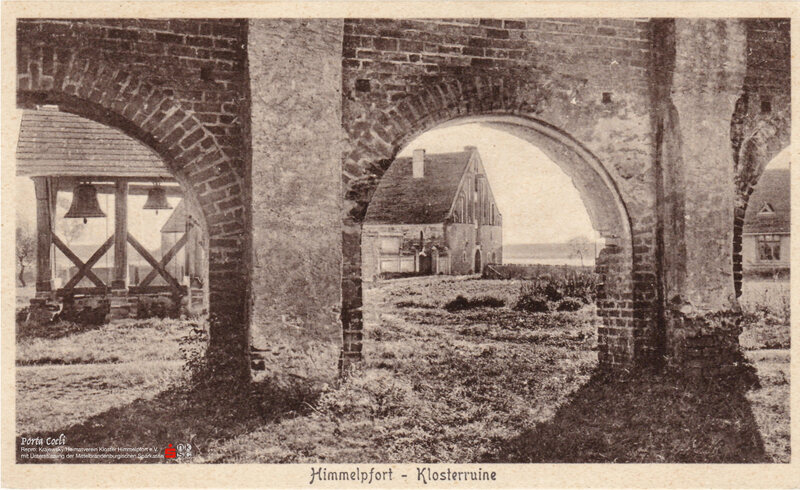 Brauhaus und Glockenstuhl von der Klosterruine gesehen: Ansichtskarte, vor 1918