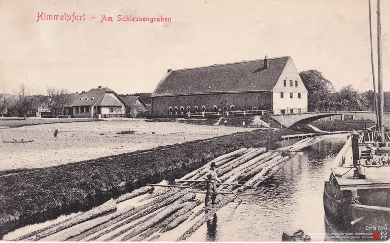 Fl&ouml;&szlig;er im Schleusengraben, dahinter das Brauhaus, vor 1918
